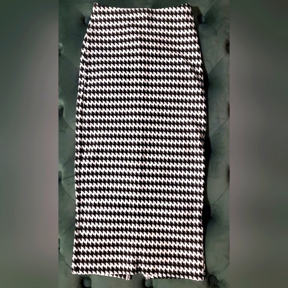 Black & White Houndstooth pencil skirt